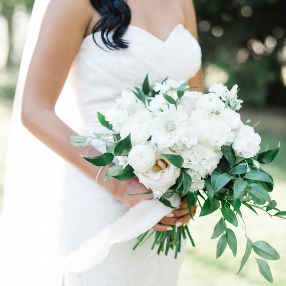 Mikaella ‘Leanne’ Wedding Dress - Picture 2 of 10